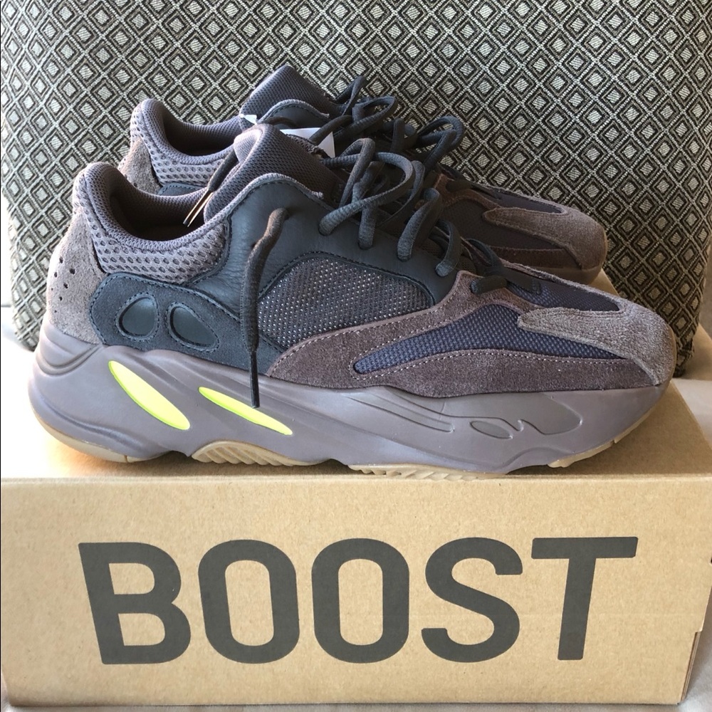 Adidas Yeezy Boost 700 Mauve Size 10US/43EU